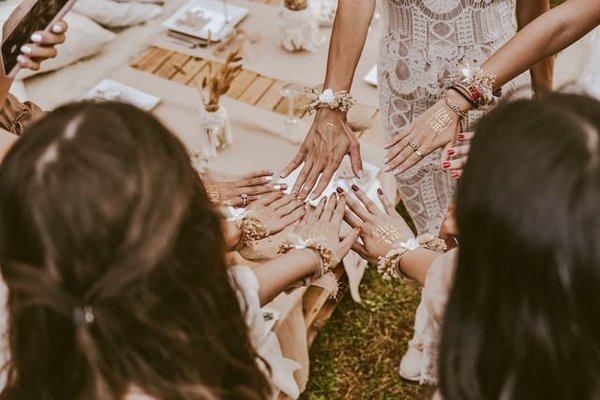 Comment organiser une séance photo originale pour un EVJF ?